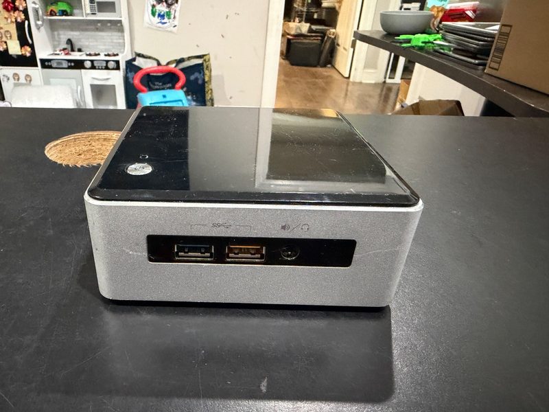 SSD-накопитель Intel NUC5I5RYH
