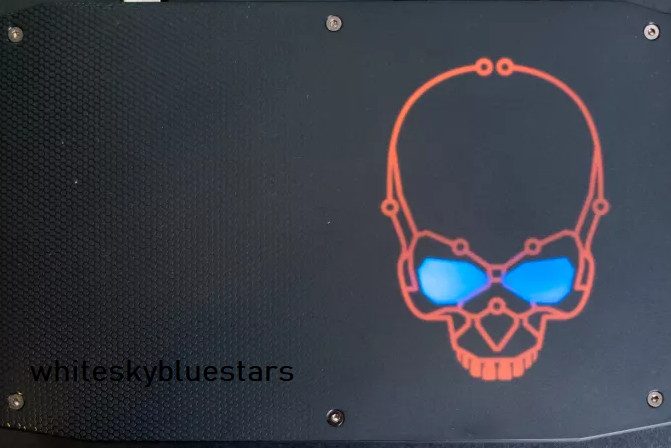 SSD-накопитель Intel NUC8I7HNK