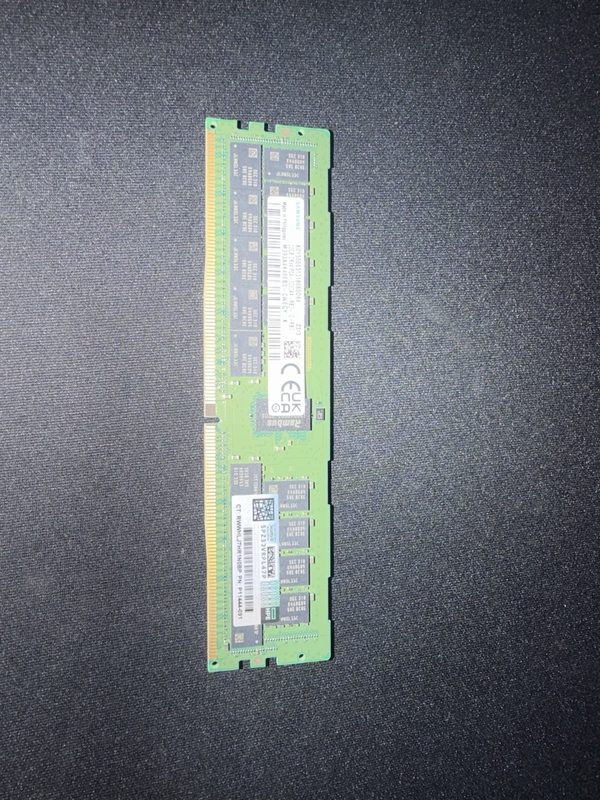 Модуль памяти HPE P06033-B21