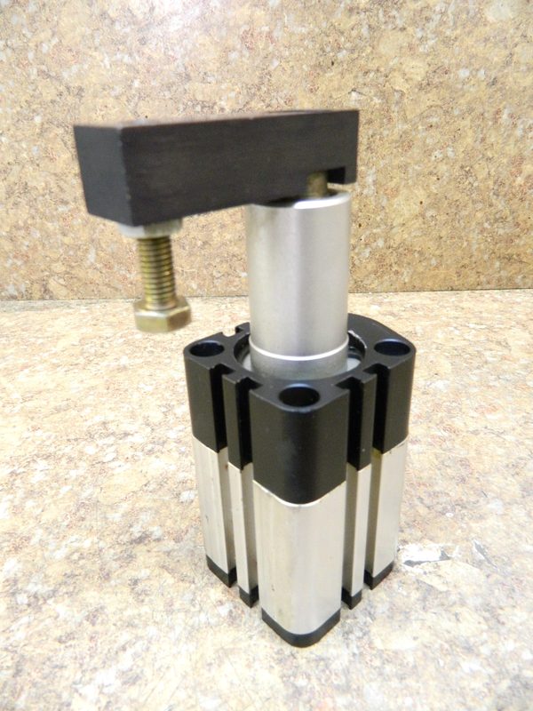 Пневмозажим Parker P1M040KHLMC6M20