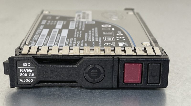 SSD-накопитель Intel P3700