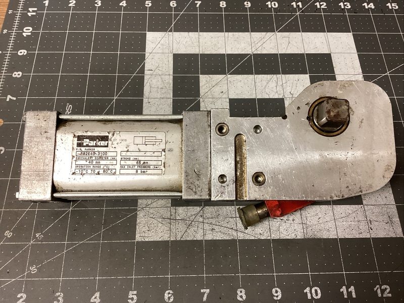 Пневмозажим Parker P82E40-3100