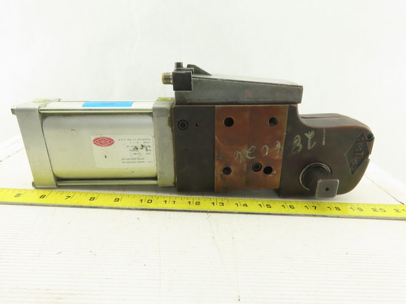 Пневмозажим Parker P82G63-3100U