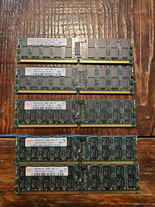 Модуль памяти SK hynix PC2-5300P-555-12