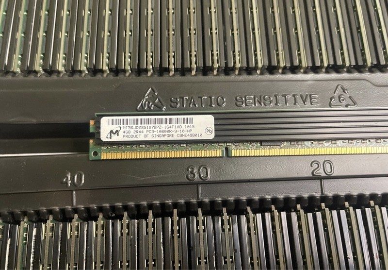Модуль памяти Micron PC3-10600R-9-10-NP