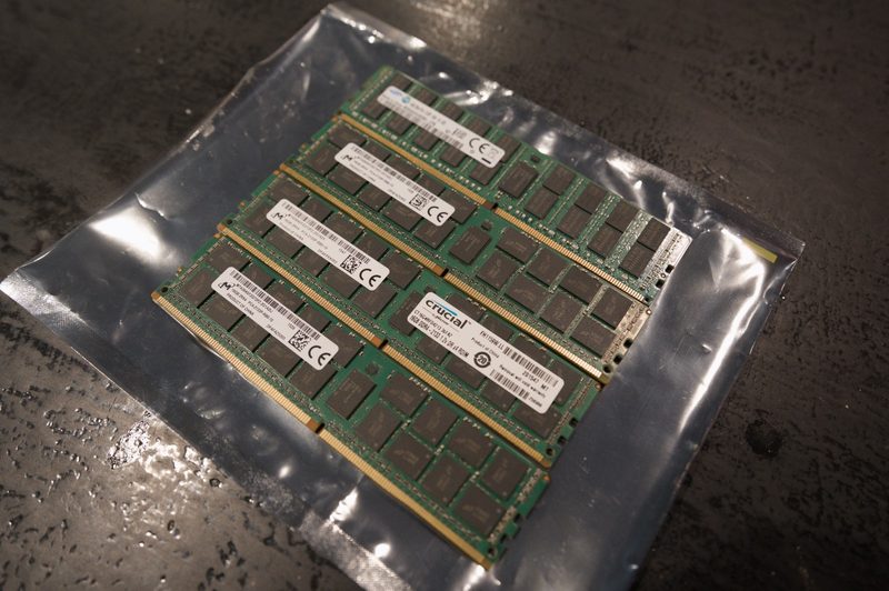 Модуль памяти Micron PC4-2133P-RB0-10