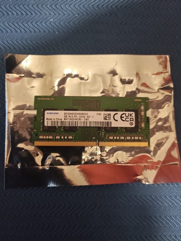 Модуль памяти Samsung PC4-3200AA-SCO-11