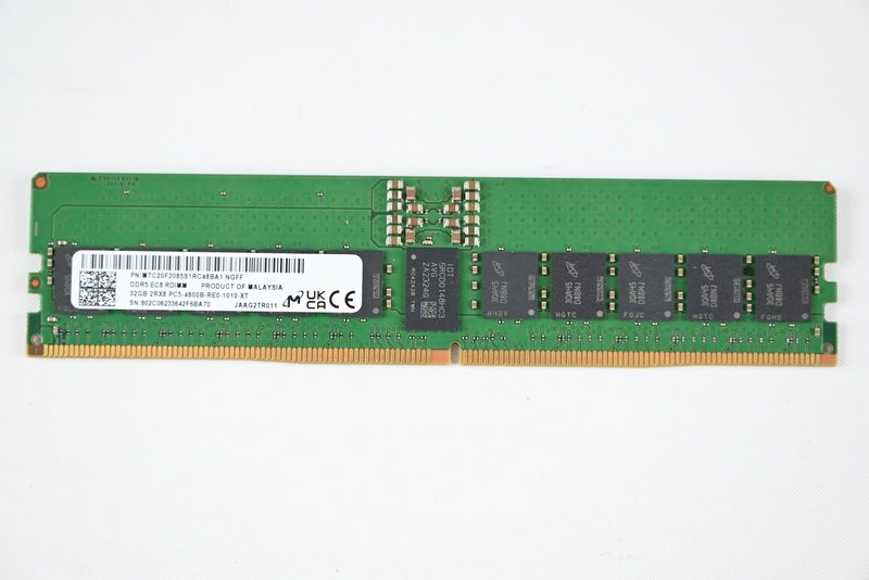 Модуль памяти Micron PC5-4800B-RE0-1010-XT