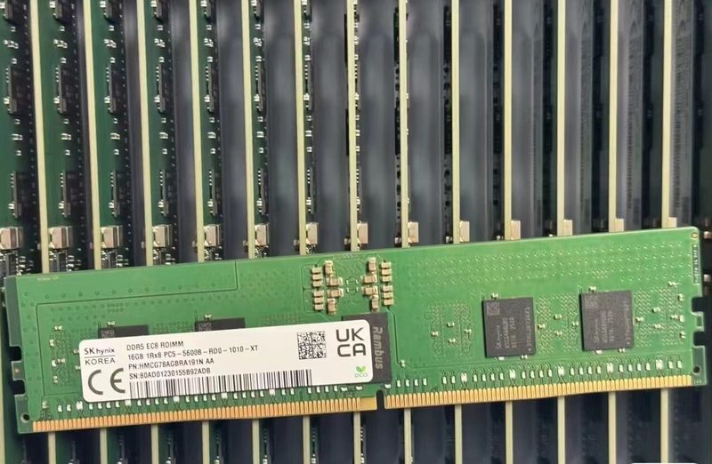 Модуль памяти SK hynix PC5-5600B-RD0