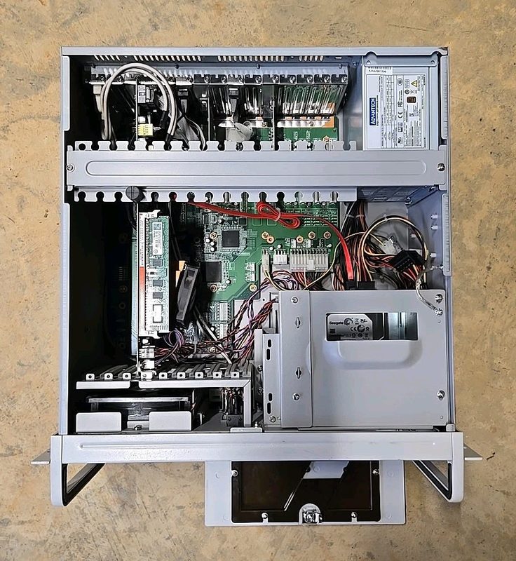 Промышленный компьютер Advantech PCE-5B12-07