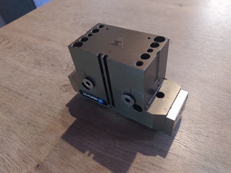 Робот Schunk PGN+100-1ASSD