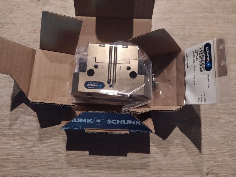 Робот Schunk PGN+80-1-IS