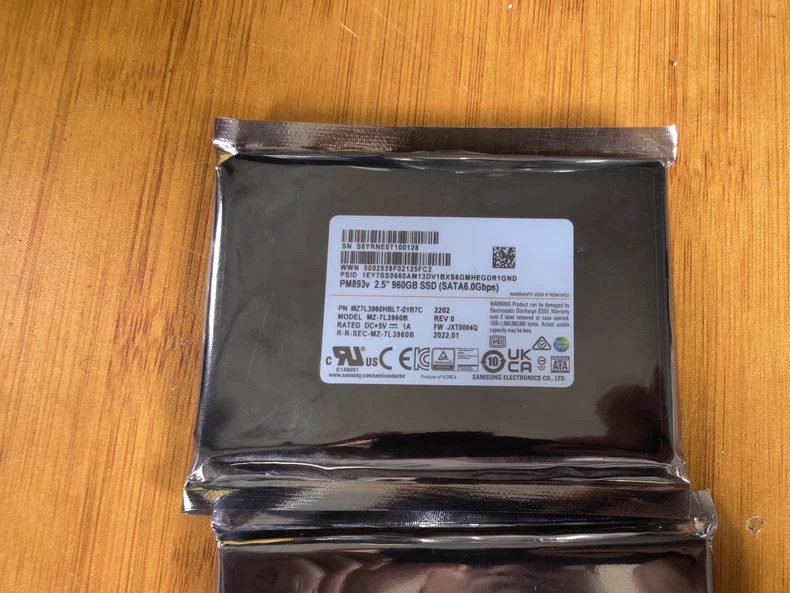 SSD-накопитель Samsung PM893V