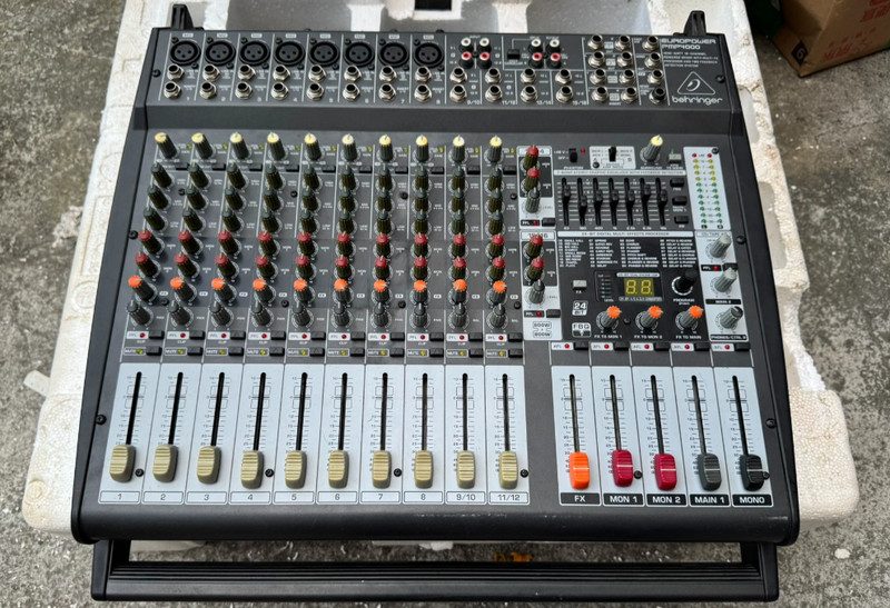 Микшерный пульт PMP4000