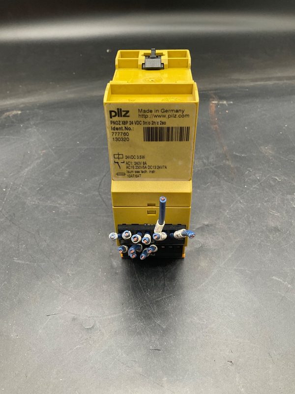Реле безопасности Pilz PNOZ X8P