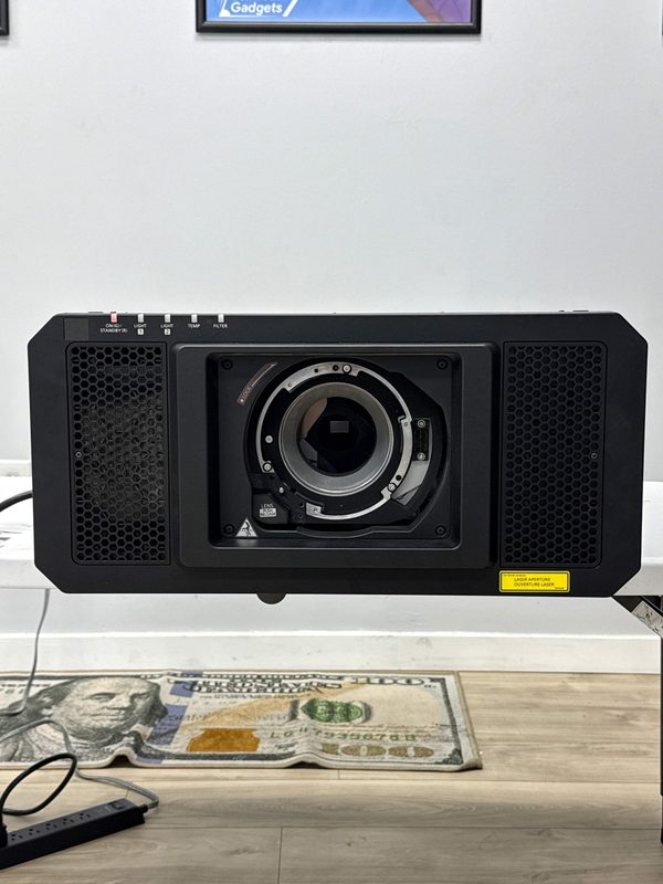 Проектор Panasonic PT-RZ12K