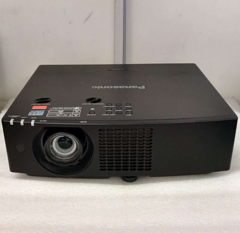 Проектор Panasonic PT-VMZ61