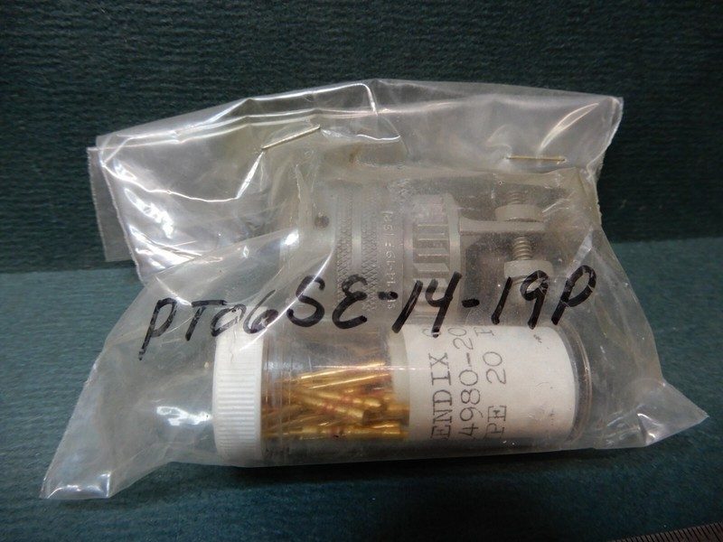 Электронный компонент Amphenol PT06SE14-19P