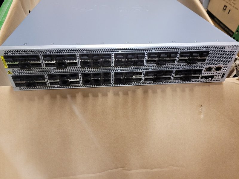 Маршрутизатор Juniper PTX1000-72Q-CHAS-S