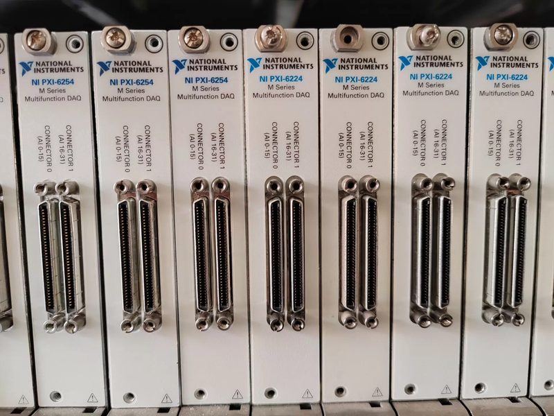Тестер National Instruments PXI-6224