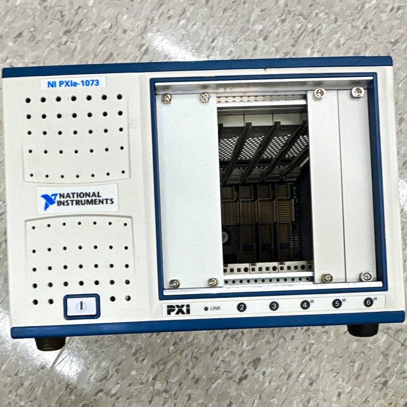 Шасси National Instruments PXIE-1073
