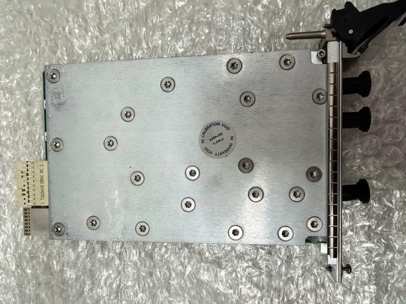 Тестер National Instruments PXIE-5652