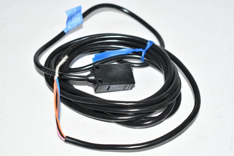 Фотоэлектрический датчик Keyence PZ-51LR