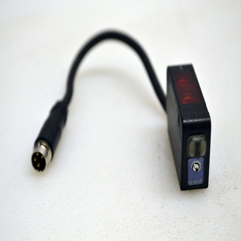 Фотоэлектрический датчик Keyence PZ-M12P