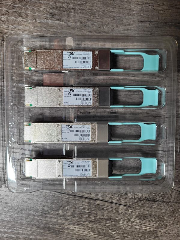 Трансивер Juniper QSFP-40G-LX4