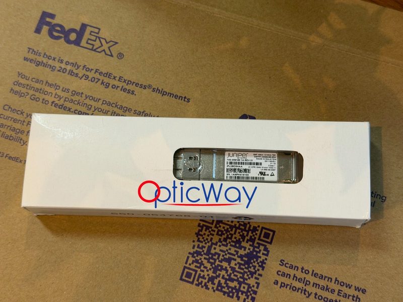 Коммутатор Juniper QSFPP-40GBASE-ER4