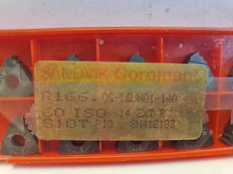 Режущий инструмент Sandvik R166.0G-16UN01-140