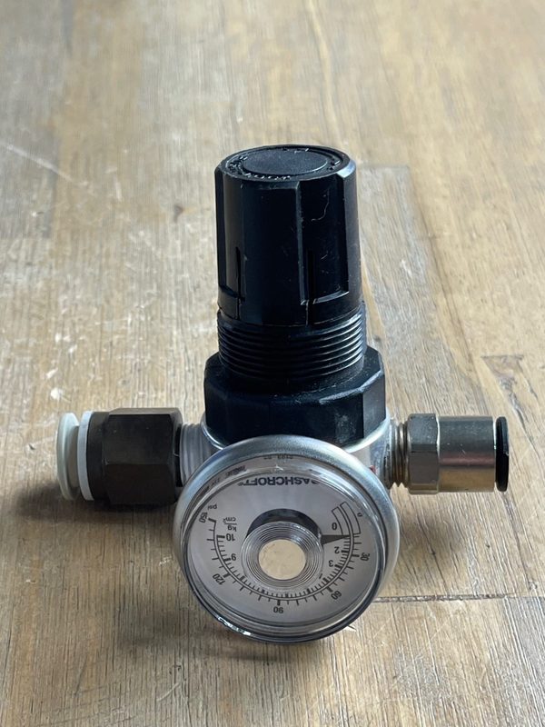 Регулятор давления Parker R374-02C