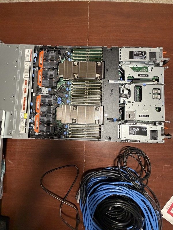 Сервер Dell R670