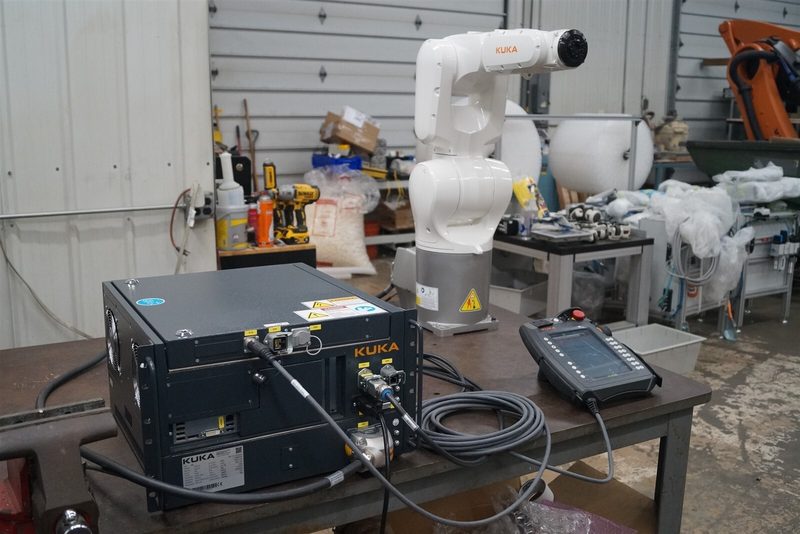 Робот KUKA R700-2