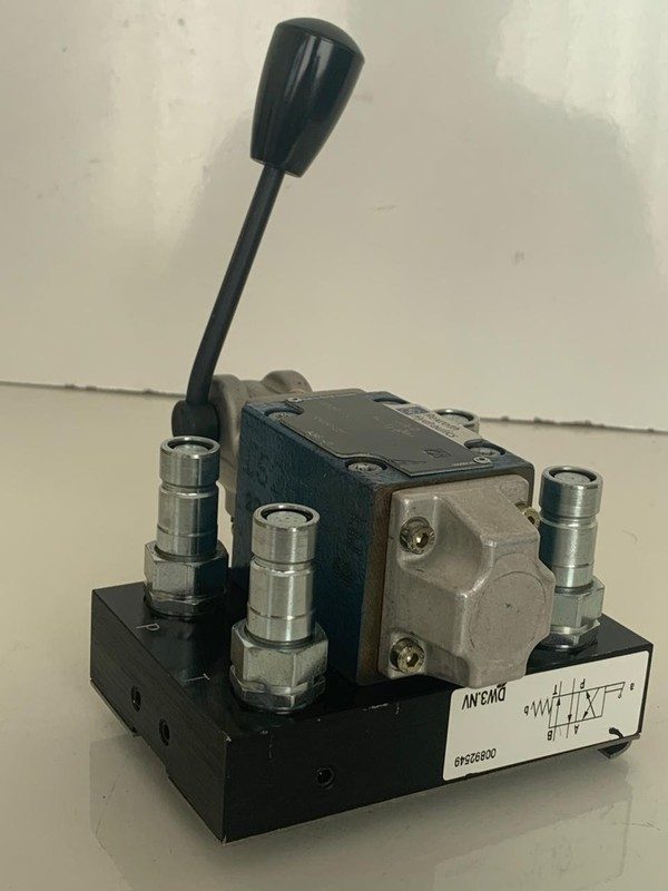 Пневмораспределитель Bosch Rexroth R900471209