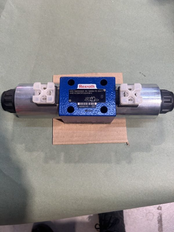 Пневмораспределитель Bosch Rexroth R900500925