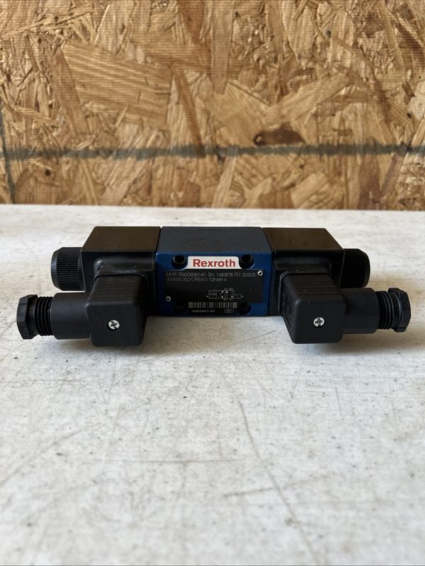 Пневмораспределитель Bosch Rexroth R900909140