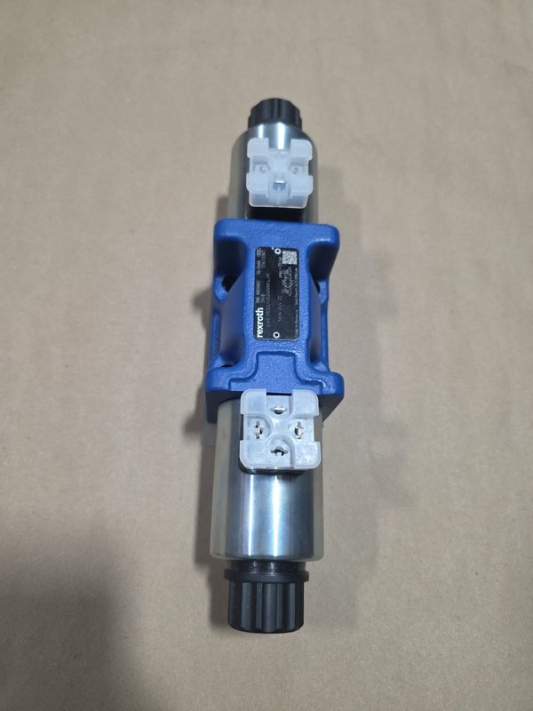 Пневмораспределитель Bosch Rexroth R901390857