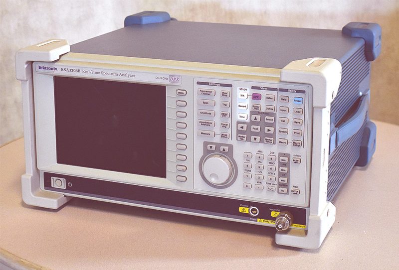 Анализатор спектра Tektronix RSA3303B