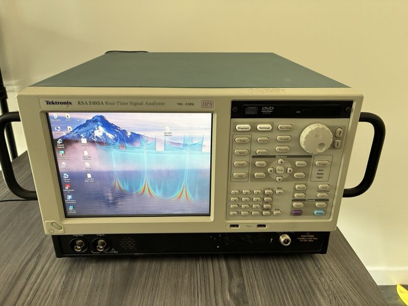 Анализатор Tektronix RSA5103A