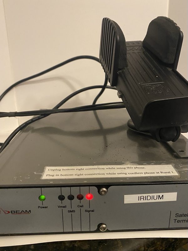 Спутниковый телефон Iridium RST310