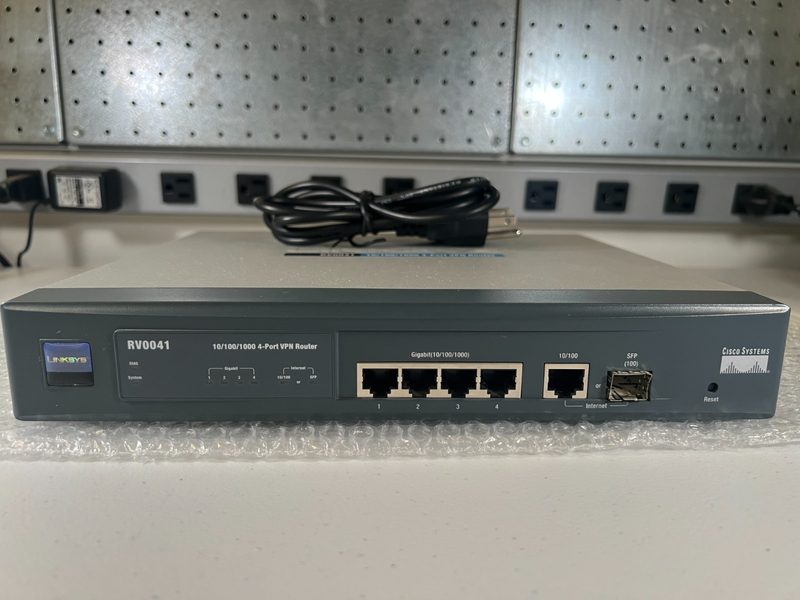 Маршрутизатор Cisco RV0041
