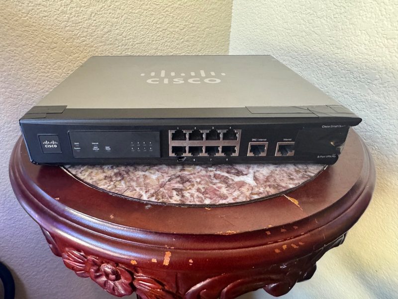 Маршрутизатор Cisco RV082