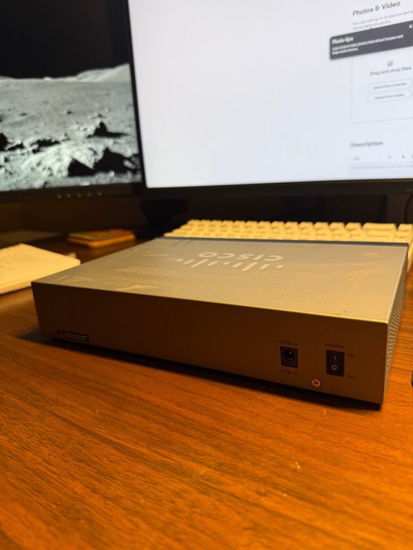 Маршрутизатор Cisco RV325-K9-NA