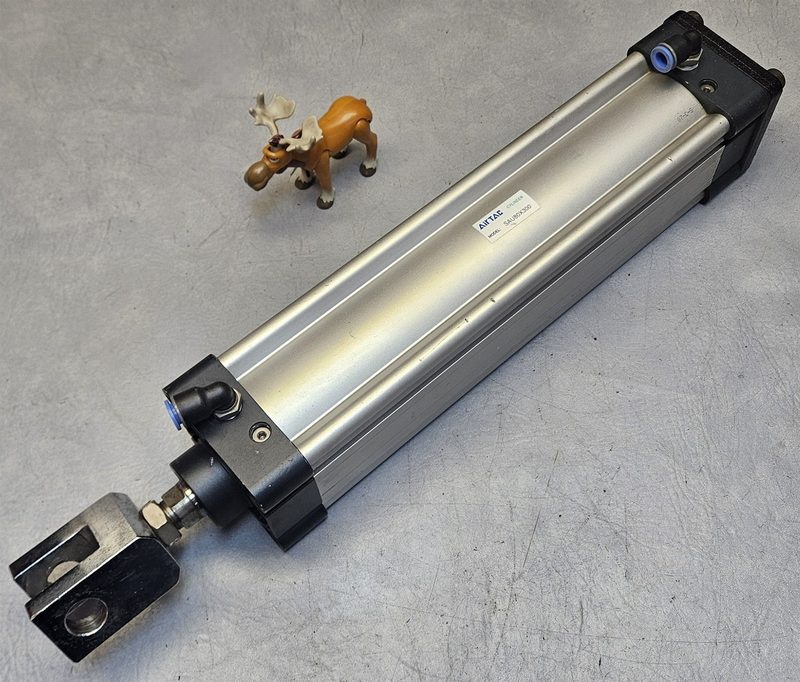 Пневмоцилиндр AirTAC SAU80X300