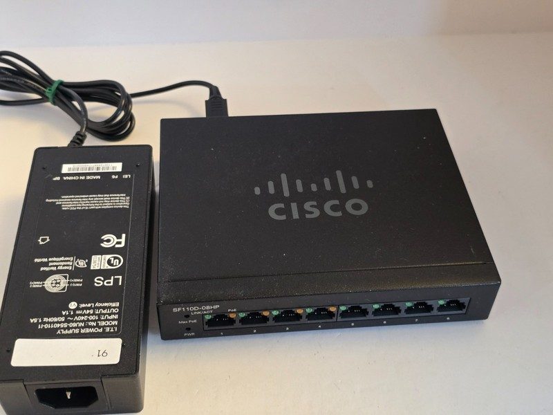 Коммутатор Cisco SF110D-08HP-NA