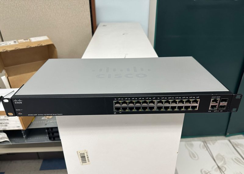 Коммутатор Cisco SF200-24FP-NA
