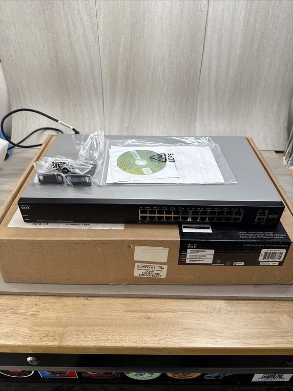 Коммутатор Cisco SF200-24P