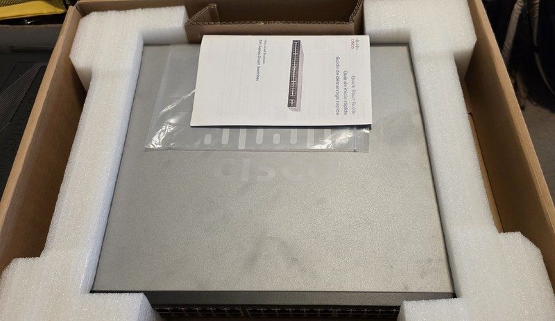 Коммутатор Cisco SF220-48P