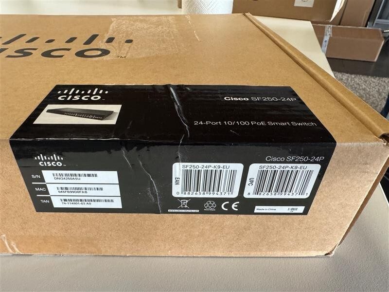Коммутатор Cisco SF250-24P-K9-EU